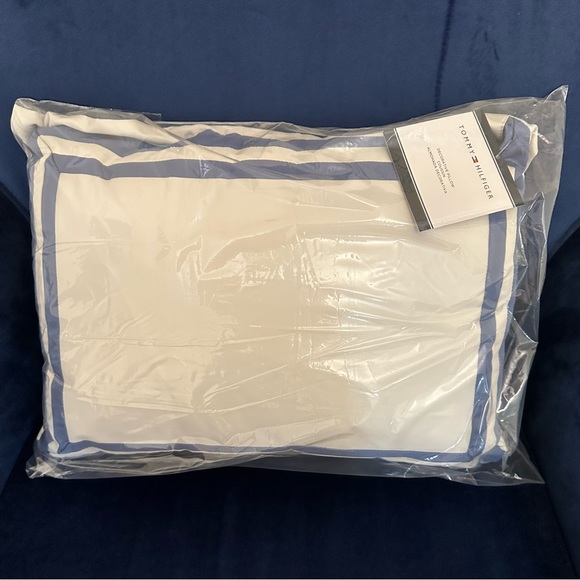 Tommy Hilfiger Coussin Accent Pillow, New - Picture 5 of 7